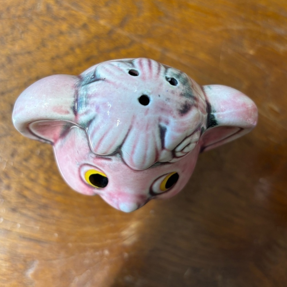 Vintage made in Japan anthropomorphic mouse salt and pepper shakers in pink - Picture 3 of 10